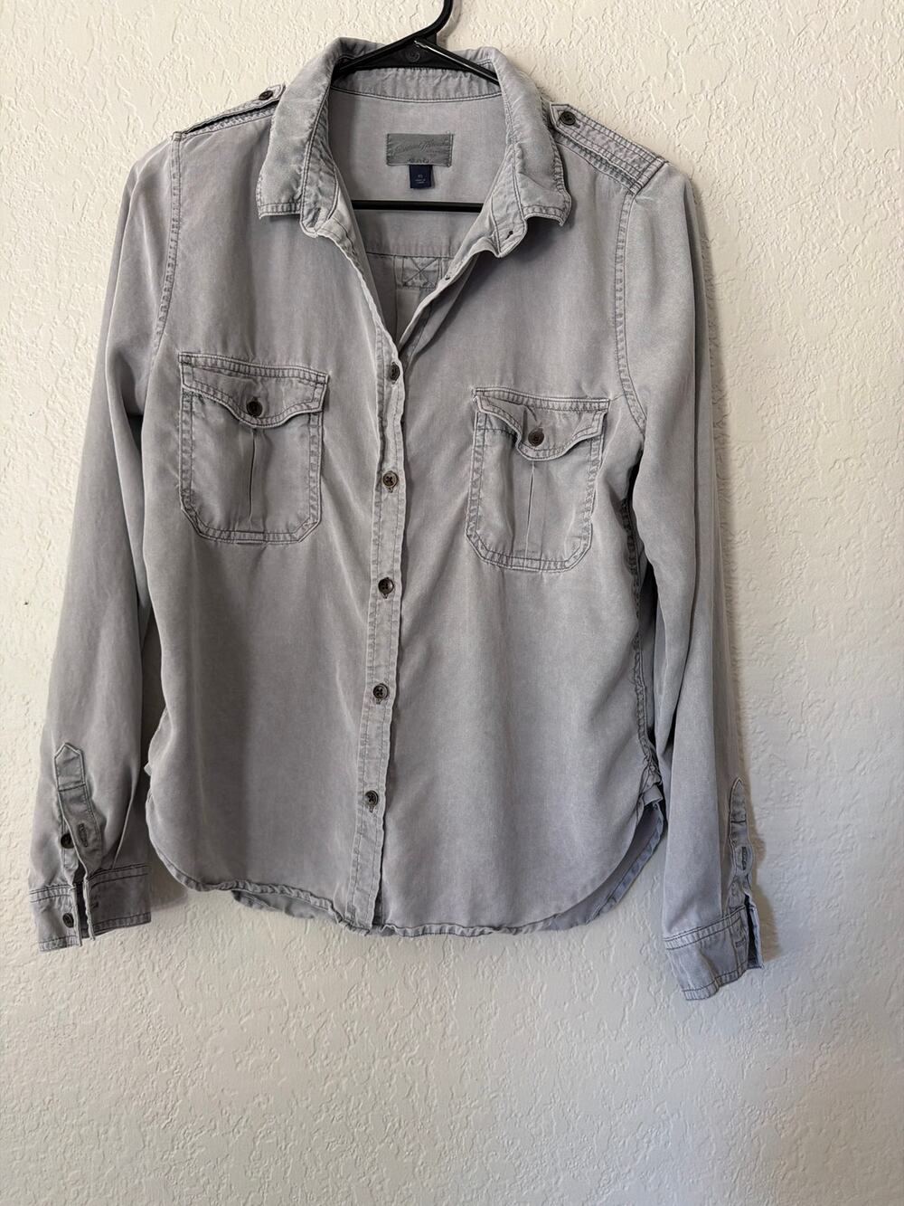 Ladies Universal threads button up shirt